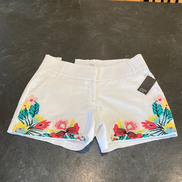 crown & ivy Pants - Women Crown & Ivy Montauk Weekend white with embroidered flowers size 2 - NWT